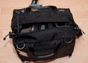 THINK TANK PHOTO - URBAN DISGUISE 70 PRO\n\nFoto und Text von Jrg Langer - www.taschenfreak.de\n\nKommentar:\n\nDie neue Disguise Pro 70 ist ein echtes Packwunder - auen klein und innen riesig. Sensationell was da rein geht. Auf einigen Bildern ist ein Fotomagazin zu sehen, dieses dient nur zur Veranschaulichung der gre dieser faszinierenden Tasche.\n\nDas Ziel von Think Tank war eine praktische, unauffllige und zugleich 2 Body fassende Tasche. Das haben die pfiffigen Entwickler dieser Taschenschmiede hiermi auch geschaft.\n\nWir haben in diesem Testexemplar verstaut.\n\nNikon D3 mit angesetztem 24-70 2.8 (Geli umgedreht)\nNikon D300 mit angesetztem 70-200 2.8 (Geli umgedreht)\nNikon 85 1.4 (Geli richtig montiert)\nNikon 17-35 2.8 (Geli richtig montiert)\nNikon 35 2.0 (Geli richtig montiert)\nNikon 50 1.4 (Geli richtig montiert)\nNikon SB-900 1x\nNikon SB-600 2x\nNikon SU-R800 (Blitzremotesteuerung)\n3 Bouncer\nAkkus\nSpeicher\nRegenhlle\n\nZum Lieferumfang gehren:\n- Tasche\n- reichlich Innenteiler\n- Regenschutzhlle\n- sehr guter Schultergurt\n- Pixel Wee Speichertasche\n\nFazit: WOW! Der Haben-Muss Effekt ist echt enorm gro!\n\n\nEuer Taschenfreak!