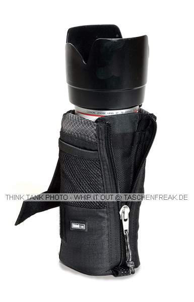 THINK TANK PHOTO - WHIP IT OUT\n\nFOTO VON ISARFOTO & THINK TANK PHOTO - VIELEN DANK!\n\nKommentar des Herstellers:\n\nWhip It Out\n\nSide-zippered access and upside-down lens storage allows for the fastest retrieval possible for your 70-200 2.8, 80-200 2.8, 100-400,and similarly-sized lenses.