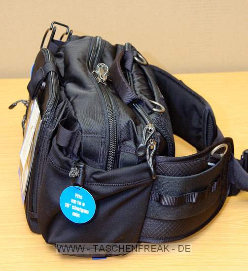 THINK TANK PHOTO - WIRED UP 10\n\nFoto und Kommentar von Jrg Langer - www.taschenfreak.de\n\nKommentar:\n\nDie neue Wired Up Serie spricht sehr mobile und "verkabelte" Medienarbeiter an. Die Serie hat alles was man zum Filmen, Videografieren und Reportagen braucht. Schaut Euch die Bilder an, die sprechen grstenteils fr sich.\n\nEgal, ob Micro, Tonaufzeichnungsdevice, Foto oder Filmkamera, da findet alles seinen Platz und auch seinen "Durchgang". Kabelsen, Headsethalter und vieles mehr gehrt zu dieser Serie.\n\nEgal ob als Hfttasche, Rucksacktasche oder Schultertasche - die Serie ist extrem flexibel und die Materialien auf sehr sehr hohem Niveau.\n\nGurte, Einteilungen und Hilfsmittel sind sehr viele bereits im Lieferumfang enthalten, so das unseres Eractens keine Wnsche offen bleiben.
