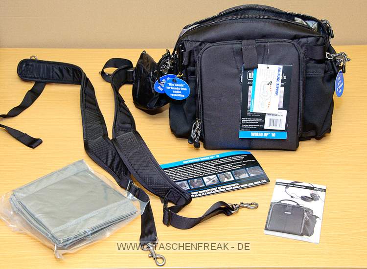 THINK TANK PHOTO - WIRED UP 10\n\nFoto und Kommentar von Jörg Langer - www.taschenfreak.de\n\nKommentar:\n\nDie neue Wired Up Serie spricht sehr mobile und "verkabelte" Medienarbeiter an. Die Serie hat alles was man zum Filmen, Videografieren und Reportagen braucht. Schaut Euch die Bilder an, die sprechen gröstenteils für sich.\n\nEgal, ob Micro, Tonaufzeichnungsdevice, Foto oder Filmkamera, da findet alles seinen Platz und auch seinen "Durchgang". Kabelösen, Headsethalter und vieles mehr gehört zu dieser Serie.\n\nEgal ob als Hüfttasche, Rucksacktasche oder Schultertasche - die Serie ist extrem flexibel und die Materialien auf sehr sehr hohem Niveau.\n\nGurte, Einteilungen und Hilfsmittel sind sehr viele bereits im Lieferumfang enthalten, so das unseres Eractens keine Wünsche offen bleiben.