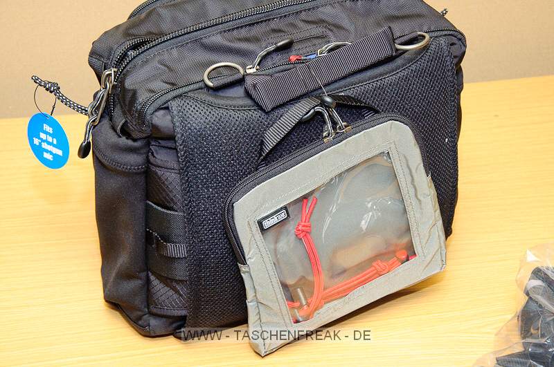 THINK TANK PHOTO - WIRED UP 20\n\nFoto und Kommentar von Jrg Langer - www.taschenfreak.de\n\nKommentar:\n\nDie neue Wired Up Serie spricht sehr mobile und "verkabelte" Medienarbeiter an. Die Serie hat alles was man zum Filmen, Videografieren und Reportagen braucht. Schaut Euch die Bilder an, die sprechen grstenteils fr sich.\n\nEgal, ob Micro, Tonaufzeichnungsdevice, Foto oder Filmkamera, da findet alles seinen Platz und auch seinen "Durchgang". Kabelsen, Headsethalter und vieles mehr gehrt zu dieser Serie.\n\nEgal ob als Hfttasche, Rucksacktasche oder Schultertasche - die Serie ist extrem flexibel und die Materialien auf sehr sehr hohem Niveau.\n\nGurte, Einteilungen und Hilfsmittel sind sehr viele bereits im Lieferumfang enthalten, so das unseres Eractens keine Wnsche offen bleiben.