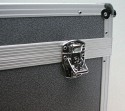 Toshiba Koffer / Trolley\n\nFoto von Frank Bhler - DANKE DIR WIE IMMER!\n\nKommentar des Nutzers:\n\nHallo Jrg\n\nDu willst es so :O)\n\nKoffer:\n\nHersteller Unbekannt\nAufdruck TOSHIBA\n\nMfG\nFrank Bhler