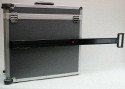 Toshiba Koffer / Trolley\n\nFoto von Frank Bhler - DANKE DIR WIE IMMER!\n\nKommentar des Nutzers:\n\nHallo Jrg\n\nDu willst es so :O)\n\nKoffer:\n\nHersteller Unbekannt\nAufdruck TOSHIBA\n\nMfG\nFrank Bhler