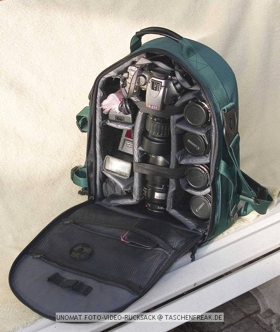 UNOMAT FOTO VIDEO RUCKSACK\n\nFoto von Dieter Schrder - VIELEN DANK!\n\nKommentar des Nutzers:\n\nUnomat Foto-Video-Rucksack\n\nSo gro wie der Phototrecker classic und in etwa so eingeteikt. Nur einfacher und dreifarbig.\n\nFr 1-2 SLR mit langem Obektiv sowie 4-6 weitern Objetiven und Blitz.		\nIm Deckel Aussen ein Netzvorfach und ein mit Reiverschu zu schliessendes Vorfach ca 3cm Tiefe. Innen im Deckel zwei Netzfcher zum ganz mit Reiverschlu zu schliessen.\n\nMasse 460 * 310 * 200\n\nMit versteckbarem Bauchgurt und auch abnehmbaren Schultergurt