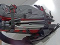 Foto von Florian Jger - DANKE DAFR!\n\nKommentar des Nutzers:\n\nName: Uproject "Paparazzi Pack" (http://www.coredist.com/uproject/index.html)\n \n- Das stark gepolsterte Hauptfach is mit Klettpolsterungen frei einteilbar.\n- Boardbefestigung fr vertikalen transport\n- mglichkeit zum horizontalen Boardtransport (Snowmobiling :D)\n- Seperates Nebenfach fr Essen und diveres Zeug\n- zustzliche, belftete Polsterung am Rcken\n- seitl. Befestigungsmglichkeiten fr Stativ, Schaufelgriff, Tourenstcke, etc.\n- zustzl. Befestigungsmglichkeit an der Unterseite\n- Regenschutzcape im Unterboden\n- gepolsterter Beckengurt\n- bequem gepolsterte Tragegurte\n \nZu beziehen is des Teil ber SoulDistribution (http://www.soul-dist.de), entweder direkt bzw. geben die gerne eine Hndlerliste raus!!