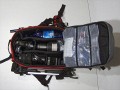 Foto von Florian Jger - DANKE DAFR!\n\nKommentar des Nutzers:\n\nName: Uproject "Paparazzi Pack" (http://www.coredist.com/uproject/index.html)\n \n- Das stark gepolsterte Hauptfach is mit Klettpolsterungen frei einteilbar.\n- Boardbefestigung fr vertikalen transport\n- mglichkeit zum horizontalen Boardtransport (Snowmobiling :D)\n- Seperates Nebenfach fr Essen und diveres Zeug\n- zustzliche, belftete Polsterung am Rcken\n- seitl. Befestigungsmglichkeiten fr Stativ, Schaufelgriff, Tourenstcke, etc.\n- zustzl. Befestigungsmglichkeit an der Unterseite\n- Regenschutzcape im Unterboden\n- gepolsterter Beckengurt\n- bequem gepolsterte Tragegurte\n \nZu beziehen is des Teil ber SoulDistribution (http://www.soul-dist.de), entweder direkt bzw. geben die gerne eine Hndlerliste raus!!