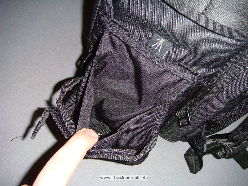 VANGUARD RISE UP 48\n\nFoto und Text von Martin Herzig - VIELEN DANK!\n\nKommentar:\n\nIm rucksack sind derzeit:\n \nEOS 7D + Batteriegriff+24-70mm L\n100-400mm L\nKenko Konverter\nBlitz\nSchelle und zubehr\n \nEin 17,3 Zoll Dell Notebook geht sich leider um ca. 1cm nicht aus, aber is eh zu schwer beim fliegen :-).\n\nOhne Laptop wiegt das ganze 7,3kg also ideal frs Flugzeug..\n \nGrsse,\nMartin