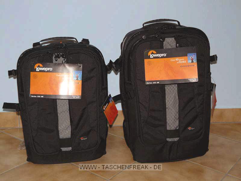 VERGLEICH - LOWEPRO VERTEX 200 AW VS. VERTEX 300 AW\n\nFoto und Text von Marcus Stelzer - VIELEN DANK!\n\nKommentar:\n\nHier mal ein direkter Vergleich zwischen den Lowepro Rucksackmodellen\nVertex 200AW und Vertex 300AW.\n\nLeider hat nur der 300AW die praktische Abdeckung fr die Tragegurte\nhinter der man mittels Reiverschluss das Tragegeschirr verpacken kann.\n\nAnsonsten besteht der Unterschied eigentlich nur in der Hhe der\nzwei Ruckscke obwohl ich die paar Zentimeter nicht sehr gravierend finde.\n\nBeide Ruckscke haben die exakt gleichen Zubehrfcher an der Auenseite\nund 3 Glidelock-Halterungen fr Stative oder hnliches.\n\nOb der 300AW noch als Handgepck auf Flugreisen durchgeht kann ich\nleider nicht sagen aber das war fr mich auch nicht relevant.\n\nmfG\n---------------------------------------------------------------------------\nMarcus Stelzer
