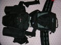 Foto von User: Phreed\n\nKommentar des Nutzers:\n\nGrößenvergleich LowePro Off Trail 2 und Jack Wolfskin Tenere L (mit opt. Belt)