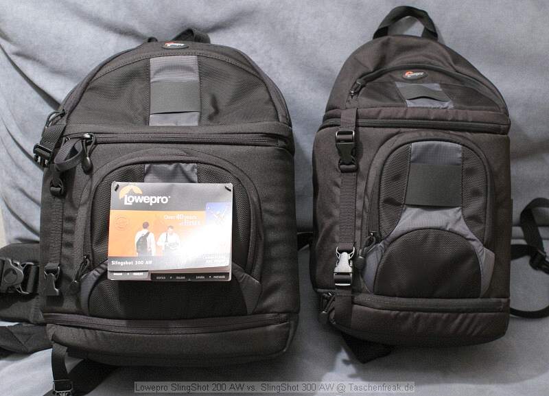 Lowepro SlingShot 300 AW\n\nFoto von Achim Kchler - DANKE VIELMALS!\n\nKommentar des Nutzers:\n\nHallo\nich bin erst krzlich auf Eure hilfreiche Galerie von Taschenbildern gestoen! \nSehr informativ, danke fr diese Zusammenstellung!\n \nDieser Tage habe ich meine Lowepro Slingshot 300 AW bekommen und mchte mich gleich mit Bildern an Eurer Datenbank beteiligen. \n \nDie meisten Fotos der Slingshot-Reihe zeigen diesen Rucksack mit seiner Einteilung so, wie sie vom Hersteller zusammengesteckt wurde. Fr einen schnellen Zugriff auf die Ausrstung ist es meiner Meinung nach gnstiger, die Fcher so anzuordnen, dass man an die Objektive ber die nur an der Schmalseite geffnete Klappe herankommt. So ist man erstens schneller und luft auch weniger Gefahr, dass einem die wertvollen Glser runterfallen.\nDie Slingshot 300 AW habe ich bepackt mit: Kameragehuse und angesetztem Objektiv 24-105, zustzlich kommt man ber die kleine Klappenffnung an folgende Objektive heran: 100-400mm, 17-40mm, 70-200mm, 85mm, 35mm. Unter den beiden zuletzt genannten Festbrennweiten findet noch ein weiteres Objektiv Platz, hier ein 100mm Makroobjektiv. Fr dieses muss man allerdings die Klappe vollstndig ffnen. \nAuf den Bildern ist das mittlere Fach noch mal unterteilt, damit das 70-200er noch hineinpasst. Lsst man diese Unterteilung weg, passt die Kamera besser in die Tasche, falls man den Batteriegriff montiert hat. Beide Telezooms gleichzeitig mitzunehmen macht ohnehin nicht viel Sinn.\n \nEbenfalls dabei: ein Grenvergleich Slingshot 300 gegenber 200. Die Hhe ist gleich geblieben, die 300er ist nur breiter. In der Praxis zeigt sich, dass sich die 300er nicht so verwindet, wenn man sie vom Rcken nach vorn gezogen hat.\n \nGru aus Frankfurt\nAchim Kchler