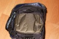WEIFENG Large\n\nFoto von Jrg Langer\n\nKommentar zu dieser Tasche:\n\nDiese relativ kleine und sehr gnstige Tasche ist sehr hochwertig verarbeitet mit Liebe zum Detail.\n\nViele kleine Fcher fr die Dinge des Tglichen Lebens, wie Schlssel, Speicher, Handy, PDA, Akkus und dazu noch gengend Platz fr eine relativ groe DSLR mit relativ groem Objektiv. \n\nIn dem hier abgebildeten Falle ist es eine Canon 5D mit einem L Winkel fr das Stativ und einem Canon 24-70 2,8L das schon recht gro ist.\n\nUnsere Meinung: Diese Tasche ist mehr wert als nur 23,99 - wer eine kleine unauffllige Tasche fr das kleine Gepck sucht ist hier bestens beraten.