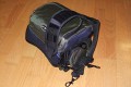 WEIFENG Large\n\nFoto von Jrg Langer\n\nKommentar zu dieser Tasche:\n\nDiese relativ kleine und sehr gnstige Tasche ist sehr hochwertig verarbeitet mit Liebe zum Detail.\n\nViele kleine Fcher fr die Dinge des Tglichen Lebens, wie Schlssel, Speicher, Handy, PDA, Akkus und dazu noch gengend Platz fr eine relativ groe DSLR mit relativ groem Objektiv. \n\nIn dem hier abgebildeten Falle ist es eine Canon 5D mit einem L Winkel fr das Stativ und einem Canon 24-70 2,8L das schon recht gro ist.\n\nUnsere Meinung: Diese Tasche ist mehr wert als nur 23,99 - wer eine kleine unauffllige Tasche fr das kleine Gepck sucht ist hier bestens beraten.