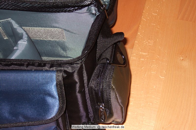 WEIFENG Medium\n\nFoto von Jrg Langer\n\nKommentar zu dieser Tasche:\n\nDiese relativ kleine und sehr gnstige Tasche ist sehr hochwertig verarbeitet mit Liebe zum Detail.\n\nViele kleine Fcher fr die Dinge des Tglichen Lebens, wie Schlssel, Speicher, Handy, PDA, Akkus und dazu noch gengend Platz fr eine relativ groe DSLR mit relativ groem Objektiv. \n\nHier passt prima eine relativ kleine DSLR mit Kitobjektiv wie eine 350D oder eine 400D aus dem Hause Canon oder eine Nikon 50D oder ahnliche rein. Fr unsere 5D mit L Winkel ist die Tasche zu klein.\n\nUnsere Meinung: Diese Tasche ist mehr wert als nur 21,99 - wer eine kleine unauffllige Tasche fr das kleine Gepck sucht ist hier bestens beraten.